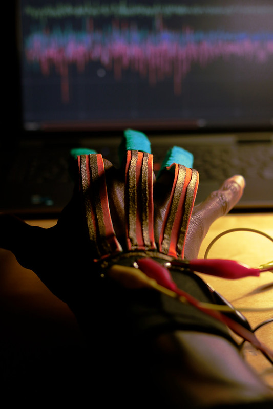 willpower studios arduino esp32 finger bend sensors etextiles 