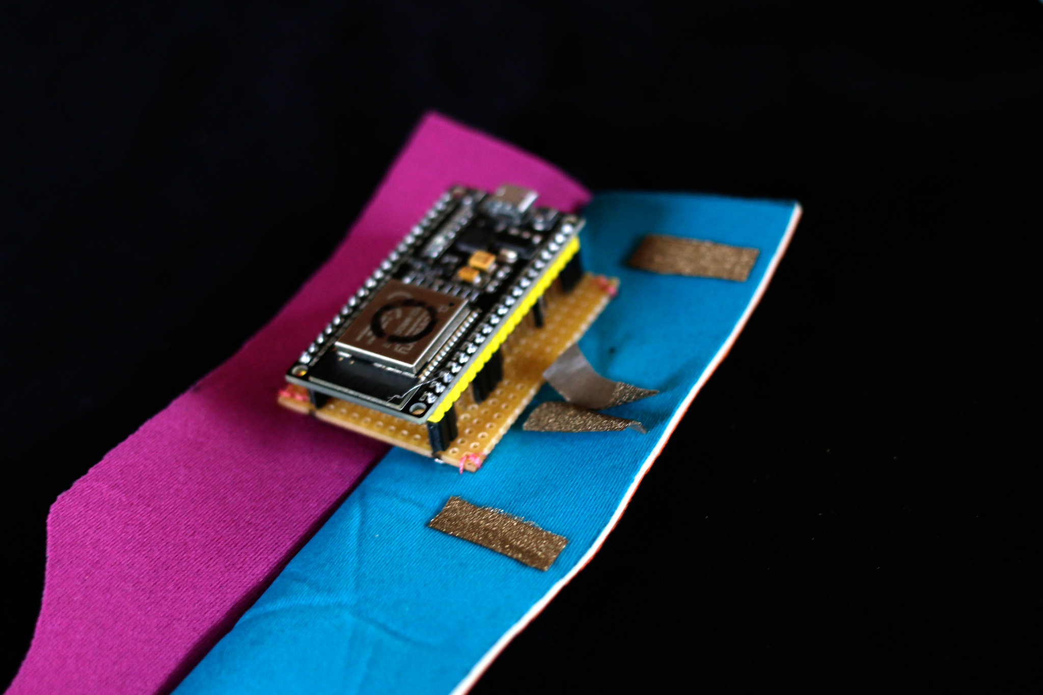 willpower studios 3-fingers wearable music tech instrument audiovisual arduino esp32 finger bend sensors etextiles 