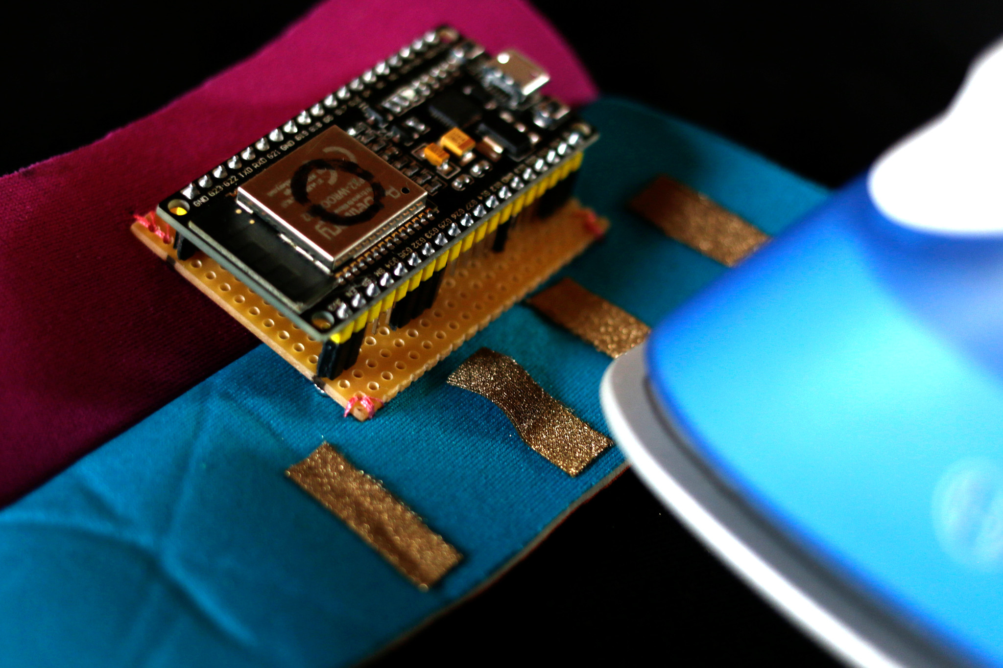 willpower studios 3-fingers wearable music tech instrument audiovisual arduino esp32 finger bend sensors etextiles 