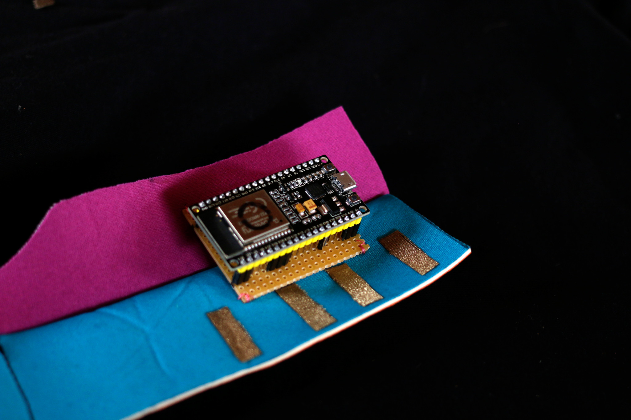 willpower studios 3-fingers wearable music tech instrument audiovisual arduino esp32 finger bend sensors etextiles 