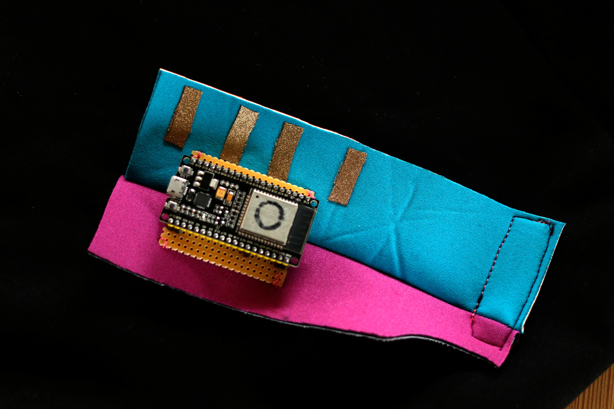 willpower studios 3-fingers wearable music tech instrument audiovisual arduino esp32 finger bend sensors etextiles 