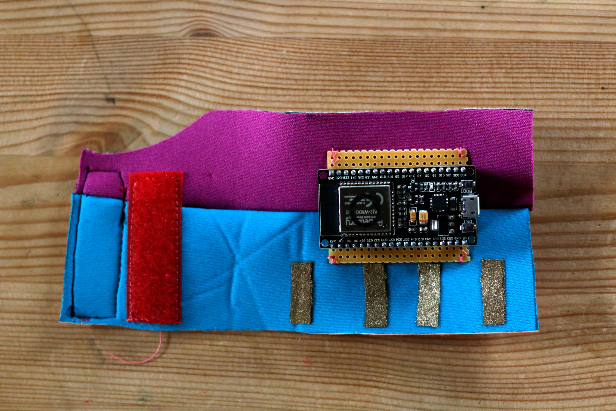 willpower studios 3-fingers wearable music tech instrument audiovisual arduino esp32 finger bend sensors etextiles 