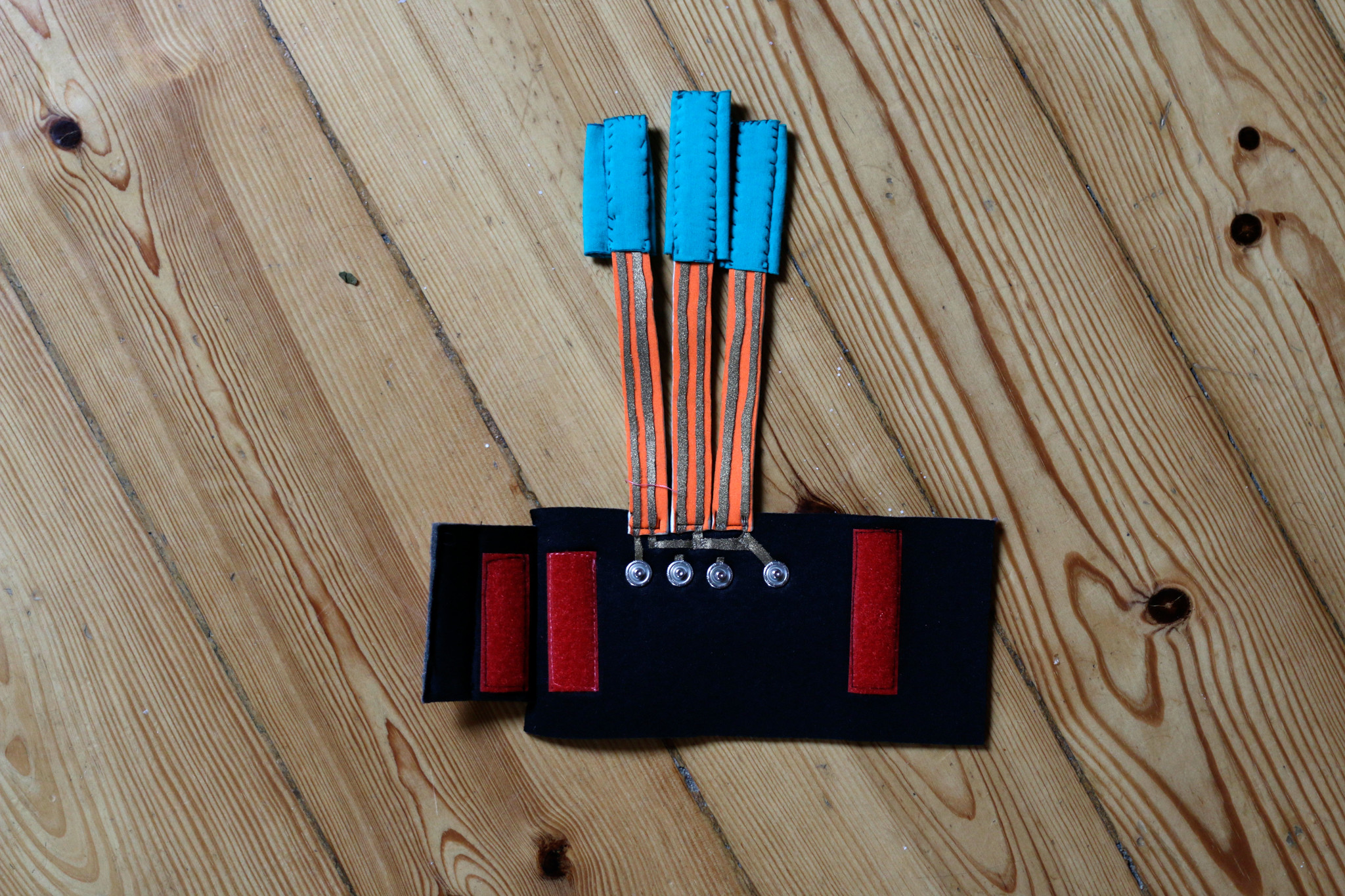 willpower studios 3-fingers wearable music tech instrument audiovisual arduino esp32 finger bend sensors etextiles 