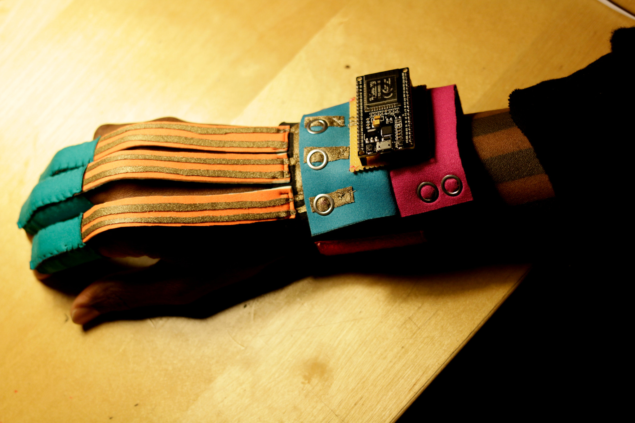 willpower studios 3-fingers wearable music tech instrument audiovisual arduino esp32 finger bend sensors etextiles 
