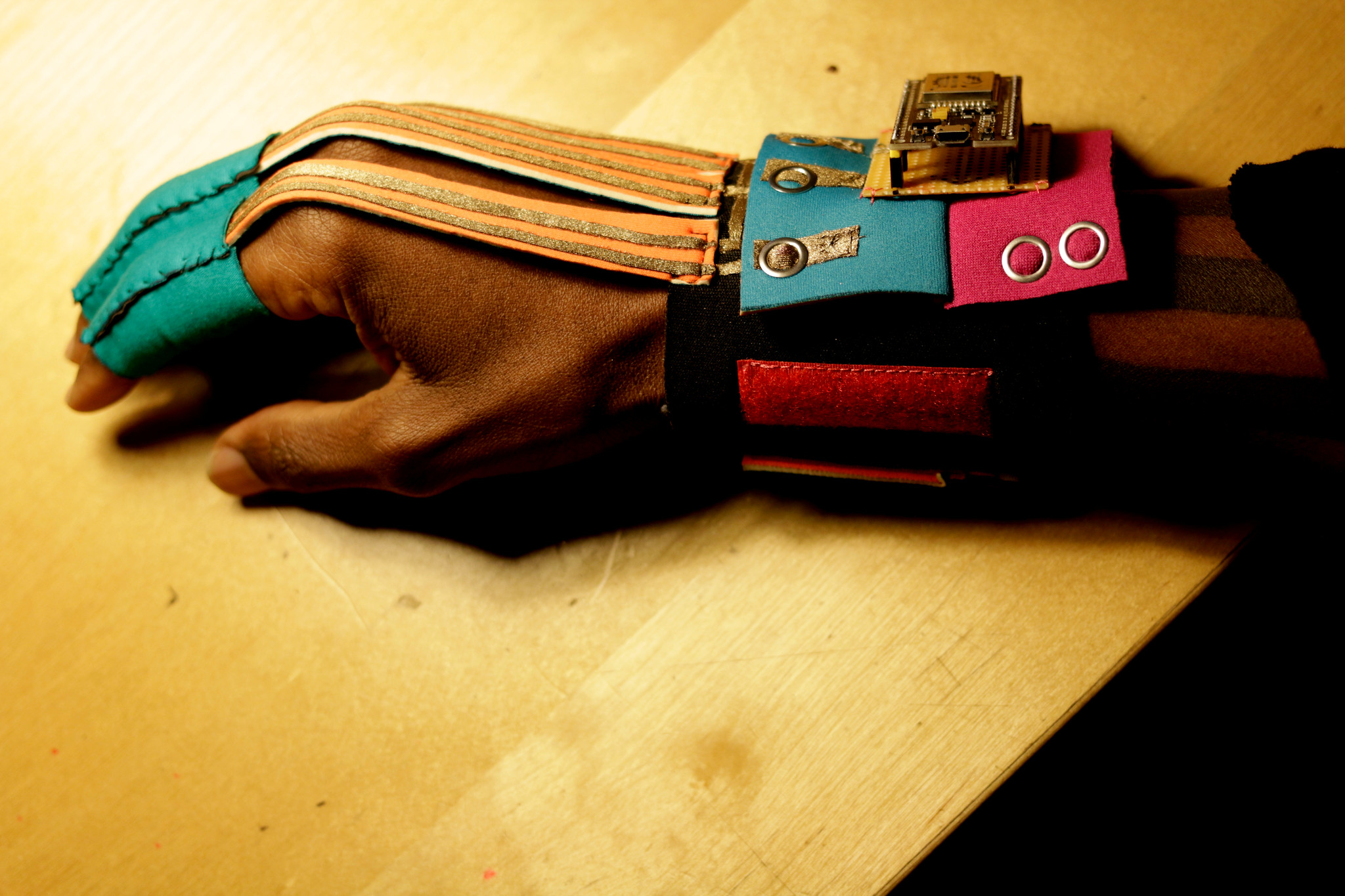 willpower studios 3-fingers wearable music tech instrument audiovisual arduino esp32 finger bend sensors etextiles 