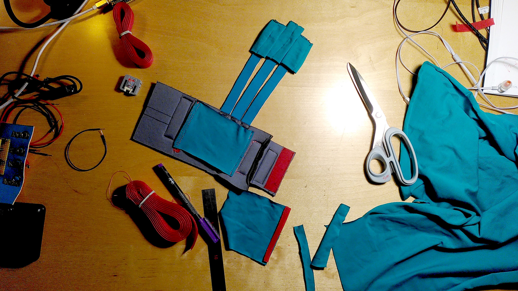 willpower studios 3-fingers wearable music tech instrument audiovisual arduino esp32 finger bend sensors etextiles 