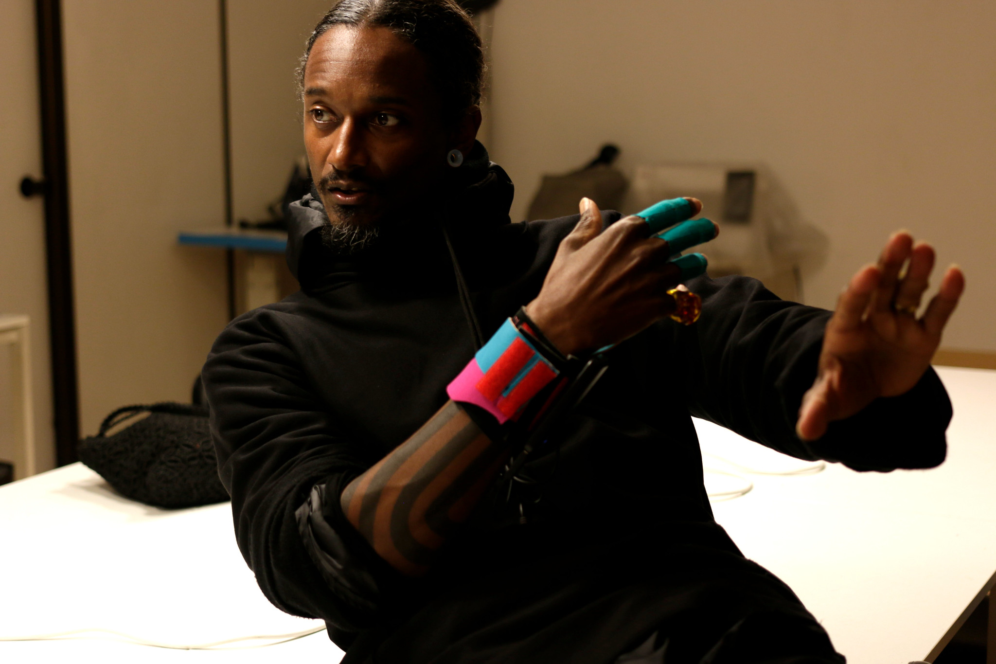 willpower studios 3-fingers wearable music tech instrument audiovisual arduino esp32 finger bend sensors etextiles 