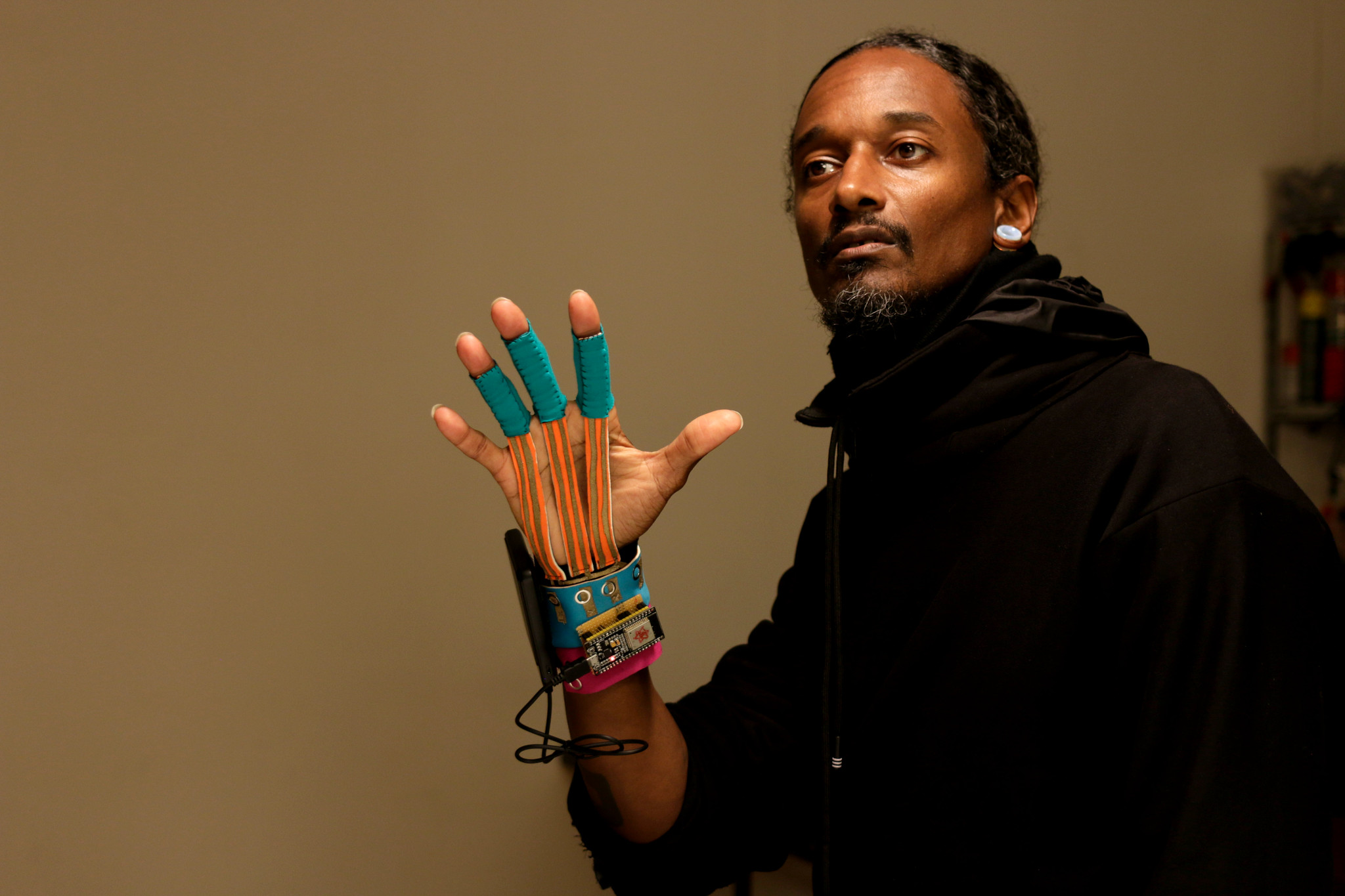willpower studios 3-fingers wearable music tech instrument audiovisual arduino esp32 finger bend sensors etextiles 