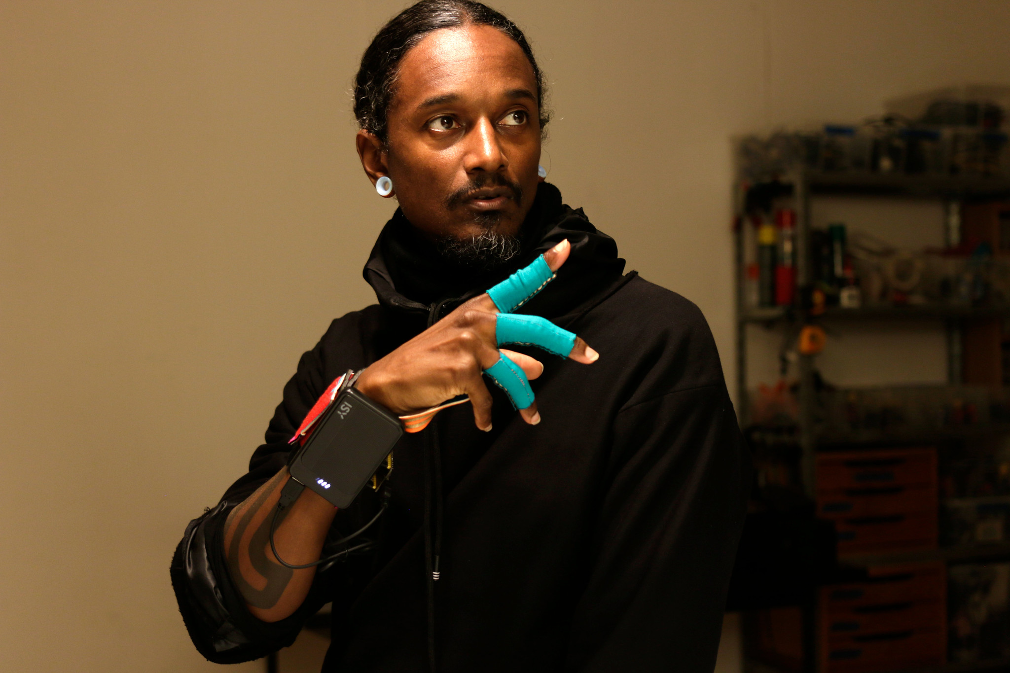 willpower studios 3-fingers wearable music tech instrument audiovisual arduino esp32 finger bend sensors etextiles 