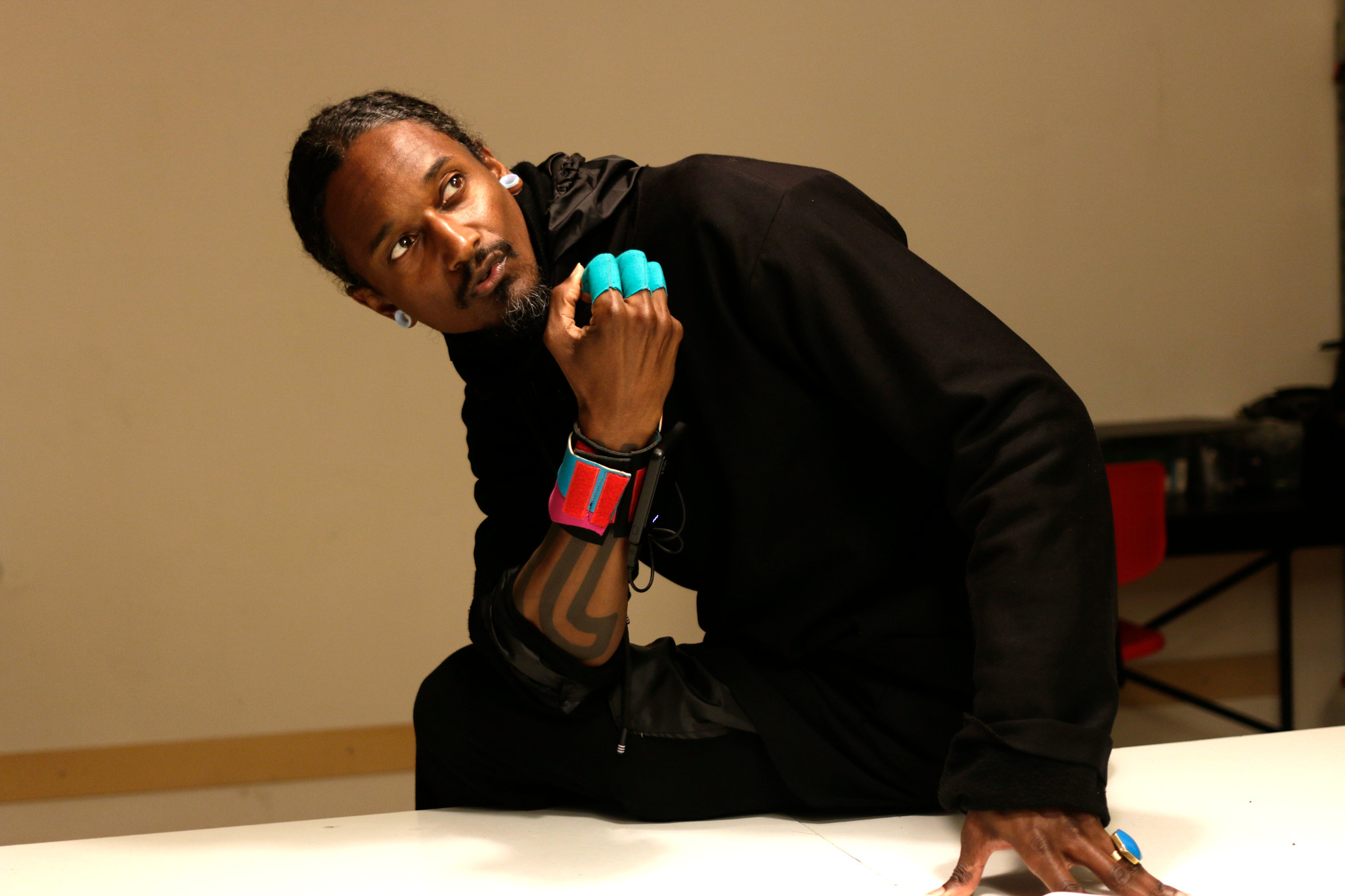 willpower studios 3-fingers wearable music tech instrument audiovisual arduino esp32 finger bend sensors etextiles 